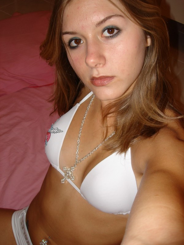 Webcam sexe à Colombes avec fille aux petits seins
